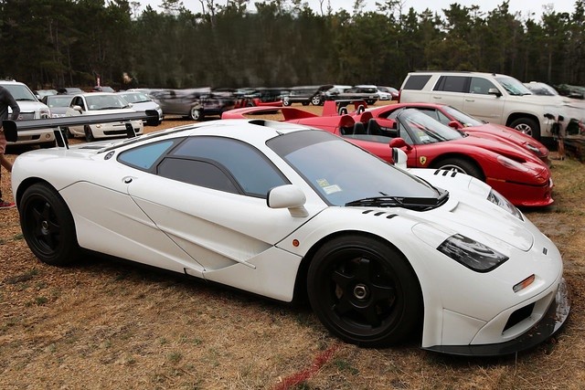 picture of white 1994 mclaren f1 with high downforce kit.